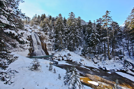 cascade du pont d'espagne en hiver à  cauterets