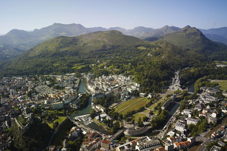 lourdes vue du ciel grand site occitanie