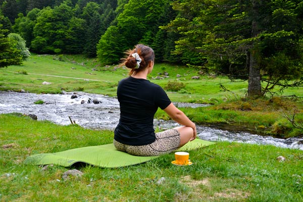 Yoga au bord de l'eau à Lesponne