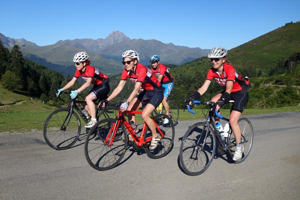 cyclistes ascension du col d'aspin