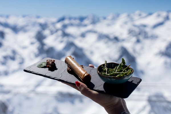 Photo d'une entrée du restaurant du pic du midi
