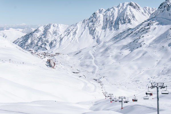 panorama station ski grand tourmalet et vue sur la mongie