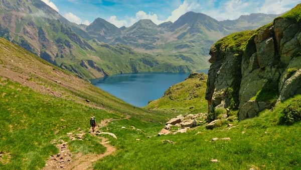 randonnée avec lac dans les pyrénées au lac bleu de lesponne