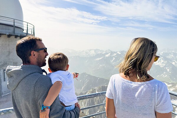 famille au pic du midi de bigorre